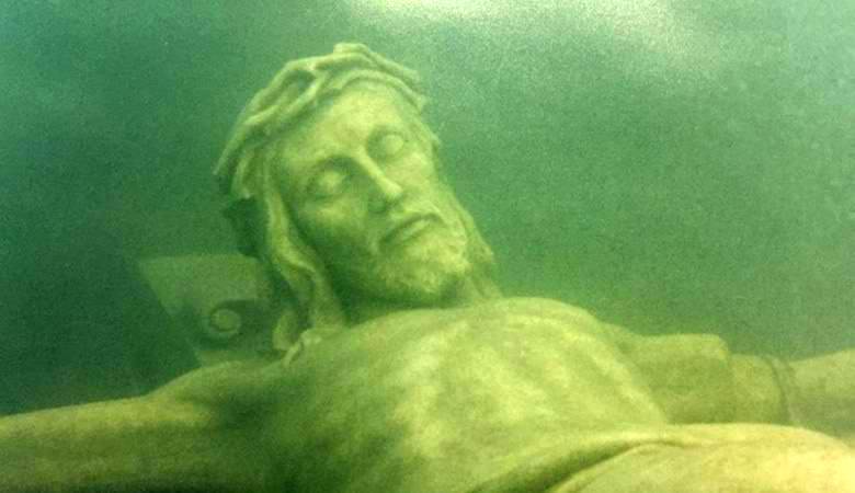 Esoreiter напомнил о затопленных статуях Христа. христос