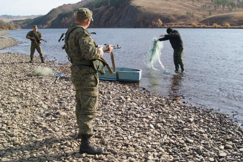 За добычу рыбы из Красной книги сидеть придется дольше. браконьер 