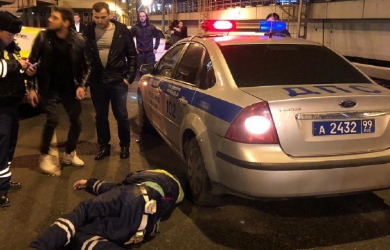 В Москве таксист сбил полицейского. 15258.jpeg В Москве таксист сбил полицейского. полицейский