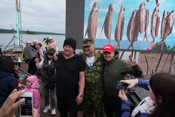 В Карелии рыбакам за пойманную щуку подарили внедорожник. 16322.jpeg В Карелии рыбакам за пойманную щуку подарили внедорожник. фестиваль, рыбы, щука, внедорожник, Карелия