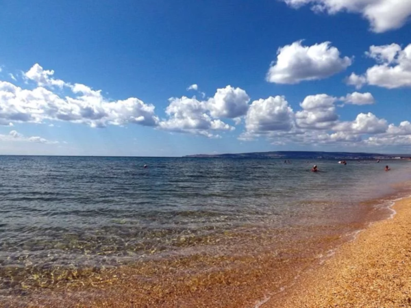 В Феодосии жители и туристы жалуются на сыпь после купания в море. море, Феодосия, Крым