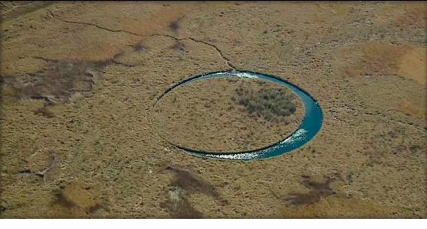 В Аргентине обнаружили загадочное озеро с круглым островом. 13875.jpeg