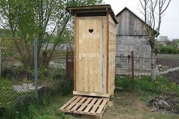 В Иркутске около многоэтажек появились деревянные туалеты. 13984.jpeg В Иркутске около многоэтажек появились деревянные туалеты. 13984.jpeg