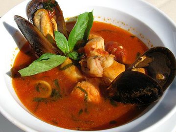 Как готовят рыбный суп итальянцы