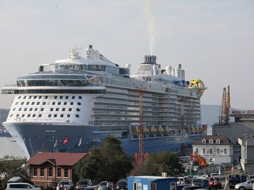В порт Владивостока зашел самый большой в истории круизный лайнер