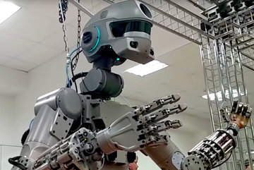 "Роскосмос" отправит на МКС человекообразного робота