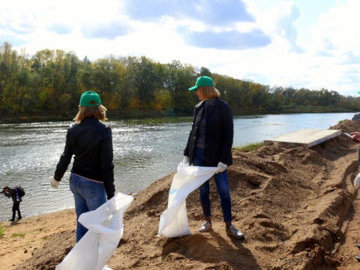 Экологический субботник прошел в Оренбурге в рамках Всемирного дня чистоты