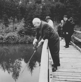 Хрущев совмещал рыбалку с экономической политикой